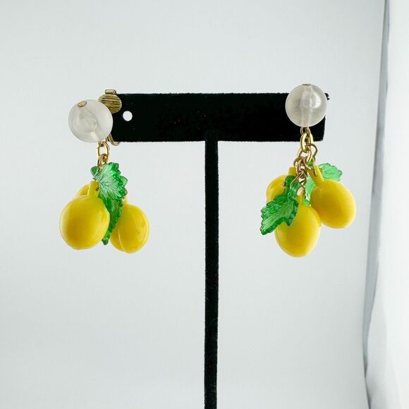 Vintage Lucite Lemon Clip-On Earrings Bunch Dangle Drop Yellow Fruit Retro - Picture 6 of 8